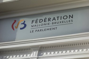 Brüksel, Belçika - 24 Aralık 2019: Fransız Topluluğu Parlamentosu, Belçika Fransız Topluluğu Parlamentosu, Parlement de la Fdration Wallonie-Bruxelles 'in imzası