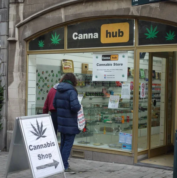 Cannahub Bruxelles Cbd Shop Sieć Sklepów Sprzedających Produkty Konopi Indyjskich — Zdjęcie stockowe