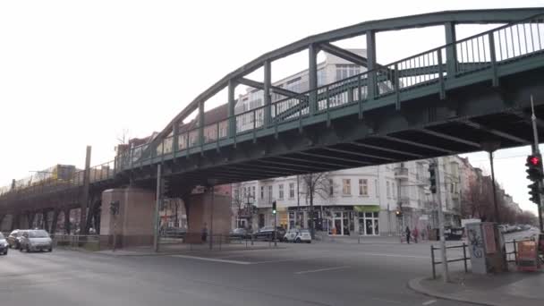Berlijn Duitsland December 2019 Bahn Trein Snelspoorweg Stadsbrug Van Verhoogde — Stockvideo