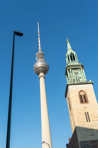 Berlim Alemanha Junho 2019 Torre Televisão Berlim Com Torre Sineira — Fotografia de Stock