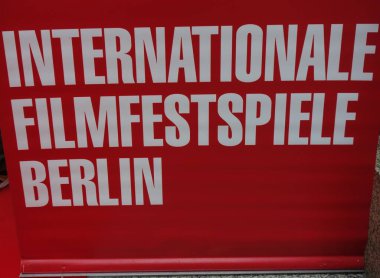 Berlin, Almanya - 22 Şubat 2020: Berlin Uluslararası Film Festivali (Almanca: Internationale Filmfestspiele Berlin). Ayı, festivalin sembolü.