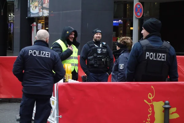 Berlín Alemania Febrero 2020 Policías Alemanes Polizei Trabajo Durante 70º — Foto de Stock