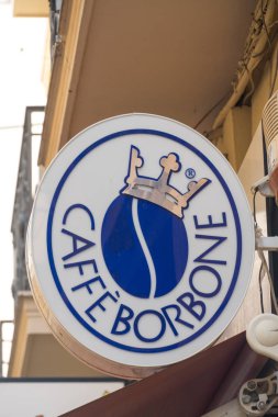 Roma, İtalya - 26 Ağustos 2019 Borbone Kahve tabelası. Caffe Borbone adlı şirket kahve endüstrisinde bir İtalyan liderdir.