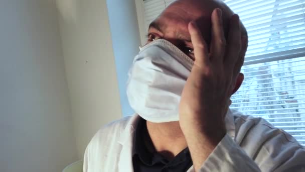 Confused Infected Doctor Wearing Medical Face Mask Protect Spreading Coronavirus — Stock Video