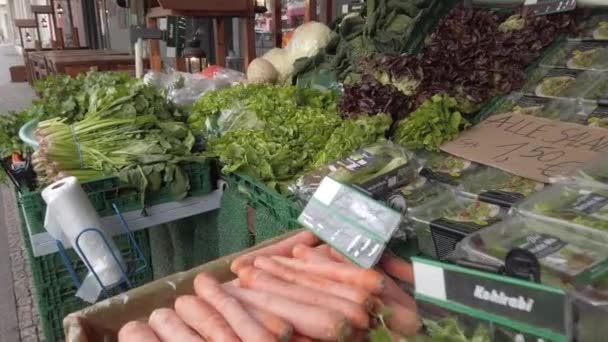 Berlín Německo Března 2020 Čerstvá Zelenina Stánku Farmářském Trhu — Stock video