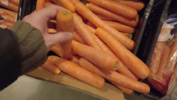 Berlim Alemanha Março 2020 Compra Cenouras Frescas Departamento Alimentos — Vídeo de Stock