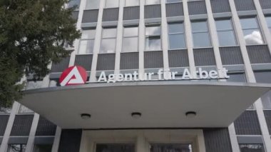 Berlin, Almanya - 2 Mart 2020: Bundesagentur fr Arbeit, Federal Ajans için çalışan Alman. Hükümet ajansı, İş Merkezi kariyer tavsiyesi sunar