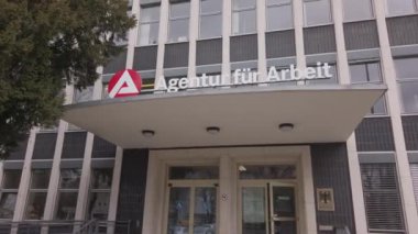 Berlin, Almanya - 2 Mart 2020: Bundesagentur fr Arbeit, Federal Ajans için çalışan Alman. Hükümet ajansı, İş Merkezi kariyer tavsiyesi sunar