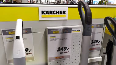 Berlin, Almanya - 22 Kasım 2019 Krcher işareti. Alfred Kaercher Gmbh & Co., yüksek basınçlı temizleyicileri, yer bakım ekipmanları ve parça temizleme sistemleri ile tanınan bir Alman aile şirketidir.