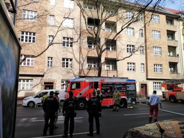 Berlin, Almanya - 18 Mart 2020: Alman merdiven itfaiye kamyonları. 112, yangın ve tıbbi acil durum için ücretsiz aranabilecek tek Avrupa numarasıdır.