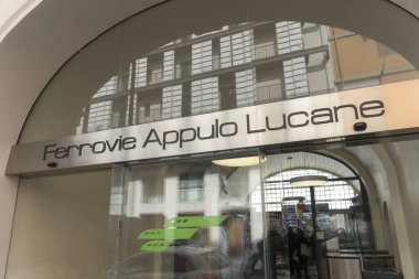 Bari, İtalya - 4 Şubat 2020: Ferrovie Appulo Lucane genel merkezi, Altyapı ve Ulaştırma Bakanlığı 'ndan Apulia ile Basilicata arasındaki dar çaplı demiryolunu yöneten şirket.