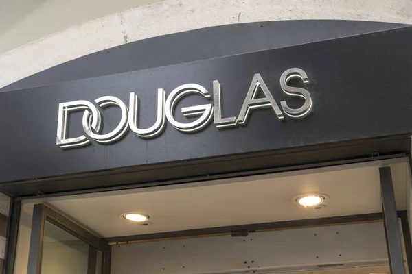 Bari Italia Febrero 2020 Tienda Perfumes Douglas Douglas Gmbh Una — Foto de Stock