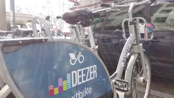 Berlin Deutschland März 2020 Fahrräder Von Deezer Nextbike Einem Deutschen — Stockvideo