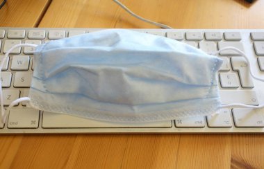 Virüs sezonu, salgın hastalık. Coronavirus COVID-19 gibi solunum hastalıklarının yayılmasını önlemek için akıllıca çalışma