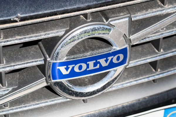 Рим Италия Марта 2017 Года Макроснимок Логотипа Volvo Автомобиле Вид — стоковое фото