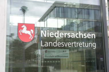 Berlin, Almanya - 31 Mart 2020: Niedersachsen Landesvertretung İşareti, Aşağı Saksonya Eyaleti Temsilcisi Almanca