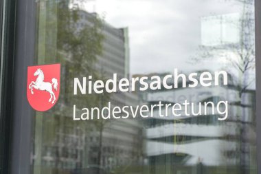 Berlin, Almanya - 31 Mart 2020: Niedersachsen Landesvertretung İşareti, Aşağı Saksonya Eyaleti Temsilcisi Almanca
