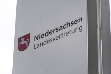 Berlin, Almanya - 31 Mart 2020: Niedersachsen Landesvertretung İşareti, Aşağı Saksonya Eyaleti Temsilcisi Almanca