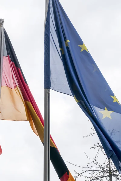 Banderas Alemanas Unión Europea Ondeando Contra Cielo Nublado —  Fotos de Stock