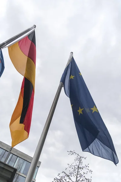Banderas Alemanas Unión Europea Ondeando Contra Cielo Nublado —  Fotos de Stock