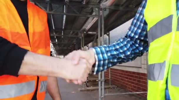 Une Poignée Main Réussie Sur Chantier Construction Ingénieur Architecte Serrent — Video