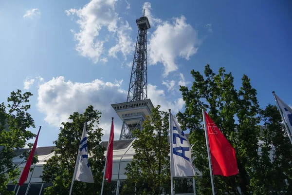 Berlim Alemanha Setembro 2019 Bandeiras Bandeiras Ifa Sob Torre Rádio — Fotografia de Stock