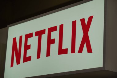Berlin, Almanya - 10 Eylül 2019: Netflix 'in logosu, ABD' li eğlence şirketi çevrimiçi medya ve talep üzerine video ve DVD sunuyor