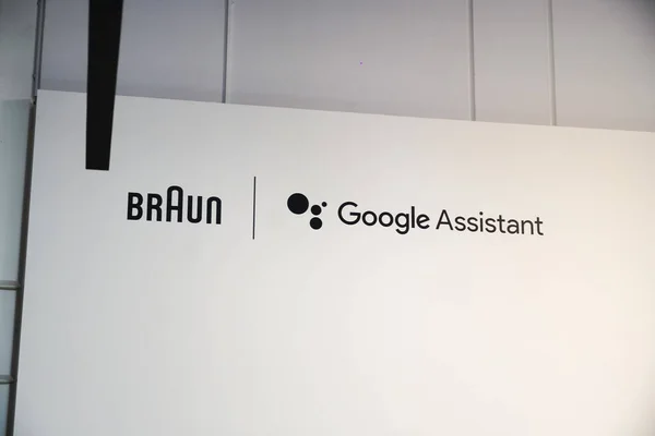 베를린 2019 스턴트를 특징으로 Brauns Audio Division Smart Speakers — 스톡 사진
