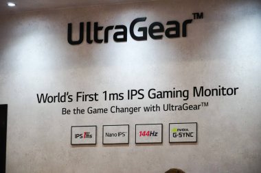 Berlin, Almanya - 10 Eylül 2019: UltraGear reklam pankartı, LG oyun monitörü