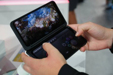 Berlin, Almanya - 10 Eylül 2019: Lineage 2: Revolution, mobil MMORPG oyunu NCSoft lisanslı ve Netmarble tarafından geliştirilmiş