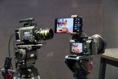 Berlin, Almanya - 10 Eylül 2019: Profesyonel Sony dijital kamerası 