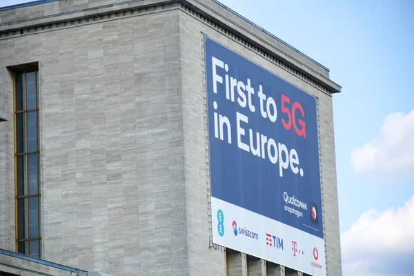 Berlín Alemania Septiembre 2019 Cartel Publicitario Swisscom First Europe Fachada —  Fotos de Stock