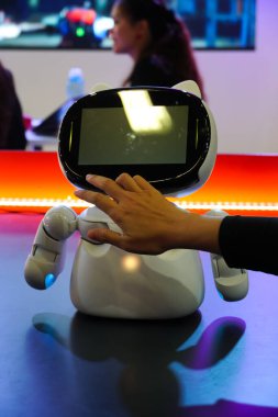 Berlin, Almanya - 10 Eylül 2019: Kebbi eğitim robotu Çinli Nuwa Robotics tarafından