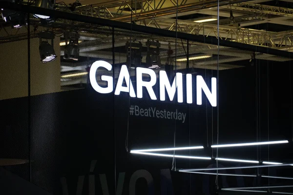 Berlin, Almanya - 10 Eylül 2019: Amerikan çokuluslu teknoloji şirketi Garmin Ltd. 'nin GPS teknolojisi üzerine sergi standı