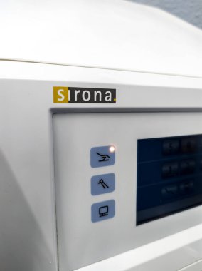 Berlin, Almanya - 24 Nisan 2020: Dentsply Sirona Sinius tedavi merkezi