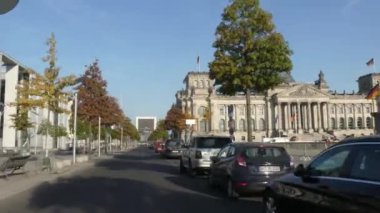 Berlin, Almanya - 21 Eylül 2018: Berlin 'deki Bundestag' ın dışında Alman federal parlamentosu (Reichstag)