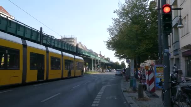 Berlín Německo Září 2018 Tramvaj Automobily Schnhauser Allee Jedné Nejdůležitějších — Stock video