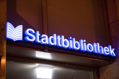Berlin Stadtbibliothek. 6 Haziran 1901 'de Berlin şehir meclisinin kararıyla kuruldu. 1996 'dan beri Stiftung Zentral ve Landesbibliothek' in bir parçasıdır.