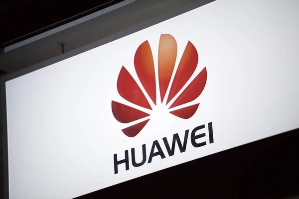 Berlim Alemanha Fevereiro 2017 Símbolo Huawei Huawei Technologies Ltd Uma — Fotografia de Stock