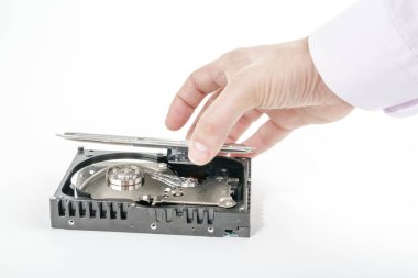El tamirci 3,5 inç Hdd üst kapağı açar.