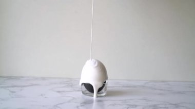 Tarzı siyah yumurta dökme beyaz boya en az