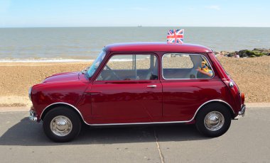 Klasik kırmızı Austin Mini otomobil