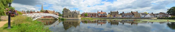 Causeway, kasaba ofisleri ve Çince Köprüsü Godmanchester Cambridgeshire İngiltere Panoraması,