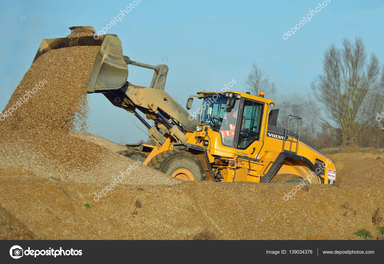 JCB working in gravel yard. Stock Editorial Photo © Umdash9 139034376