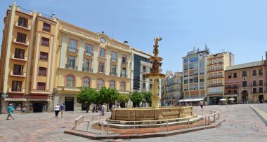  Plaza de la Constitucion Çeşmesi ve dükkanlar Malaga İspanya.