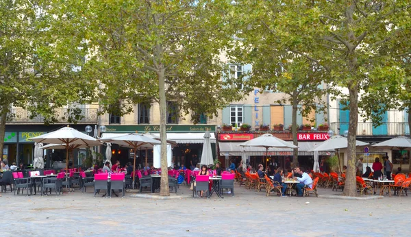 Café op het stadsplein in Carcassonne-France. — Stockfoto