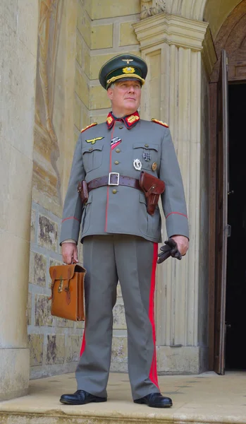 锡尔索 贝德福德 2017年5月28日 人冒充在第二次世界大战将军制服举行简要的案件 — 图库照片