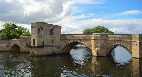 Histórica Ponte Packhorse Ives Cambridgeshire Com Capela — Fotografia de Stock