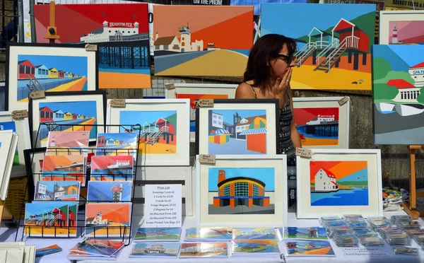 Felixstowe Sufffolk Inglaterra Septiembre 2017 Lady Vendiendo Estampados Coloridos Puesto — Foto de Stock