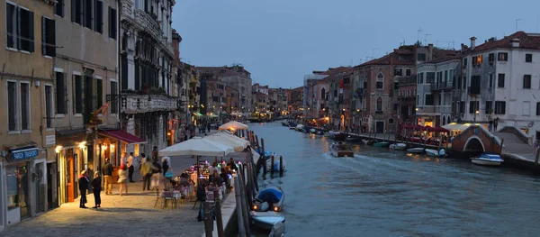 Venice Italy September 2017 Cannaregio Canal Early Evening Illuminated Restaurants — Stock Photo, Image